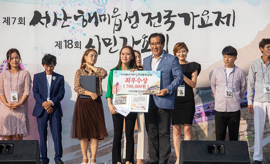 최우수상에는 남원의 김초희 씨가 시의회 의장상을 수상했다.