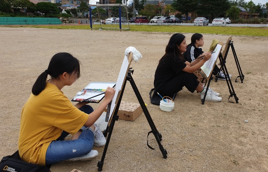 지난 21일 서산여자중학교에서 중·고등학생 미술실기대회 서산지역 대회가 열렸다.