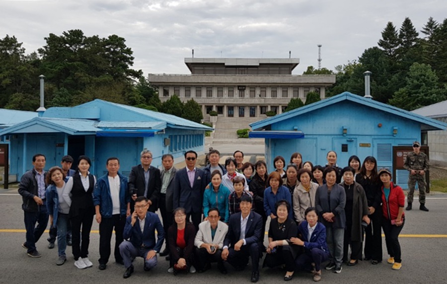 한국자유총연맹 서산시지부는 지난 21일, 탈북 이주민들과 회원 등 80여 명이 참여한 가운데 통일 안보 견학 활동을 했다.