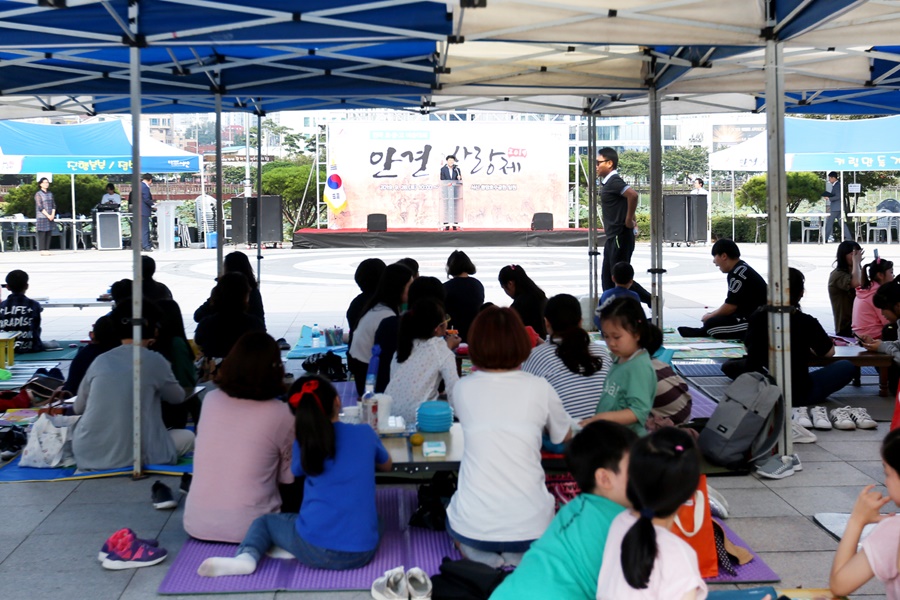 지난달 28일 호수공원에서 개최된 2019 안견사랑제 전국 초·중·고 미술대회 모습
