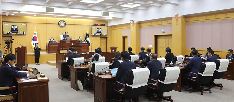 서산시의회는 22일 제5차 본회의를 열고 제246회 임시회 일정을 모두 마무리했다.