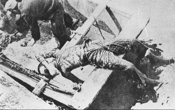 1960년 4월11일 4.19혁명의 도화선 마산 해안에서 김주열군의 시체.
