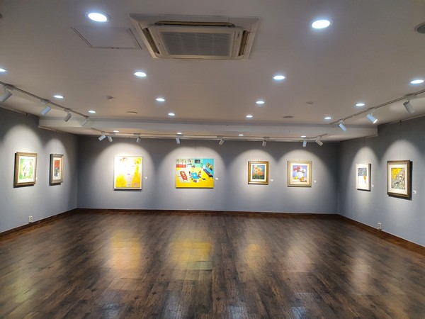 제41회 화촌전이 미술애호가들의 관심 속에 17일까지 서산시문화회관 전시실에서 열리고 있다.