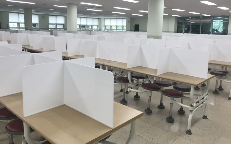 서산동문초등학교는 급식 테이블칸막이 설치를 완료했다고 밝혔다.