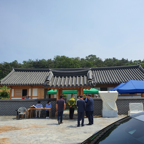 서산시 소탐로에서 5월 30일, 전주이씨 덕천군파 변성군종회의 재실이 완공하여 낙성식을 개최했다.