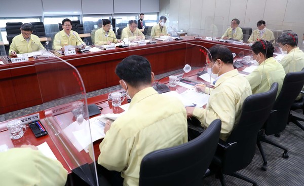 충남형 뉴딜 보고회가 지난 19일 도청 중회의실에서 열리고 있다.