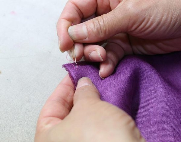손바느질로만 한복을 만드는 이남례 대표