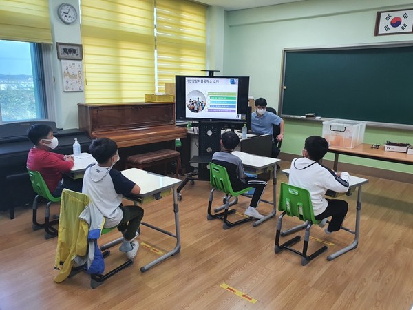 발명체험교실에 참여한 부석초등학교간월도분교장 학생들