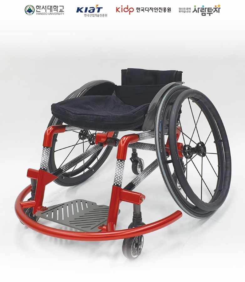 ‘제1회 산학프로젝트 챌린지’ 산업기술진흥원장상을 수상한 휠체어