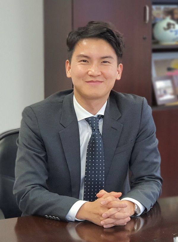 ‘유진범 조창현 법률사무소’에 근무하고 있는 조창현 변호사