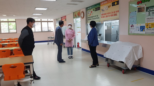충청남도서산교육지원청 장우현 교육장은 11일 서산대진초등학교를 방문하여 교육과정에 대한 방안을 논의했다.