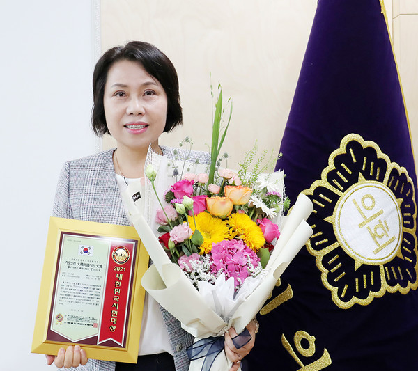 이연희 서산시의회 의장이 ‘자랑스러운 대한민국 시민대상’ 의정부문에서 최우수대상을 수상했다.