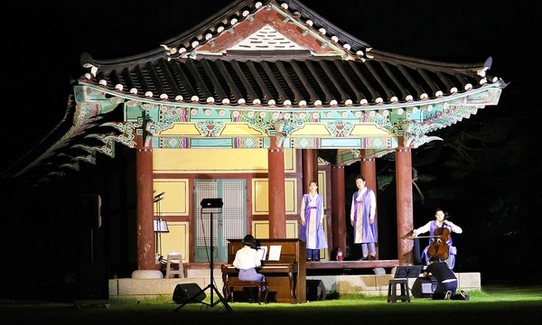 지난 12일 밤 마을공동체 탱자성협동조합(이사장 정진호)이 기획한 생생문화재 ‘성벽에 기댄 달빛’ 공연이 해미읍성에서 진행됐다.