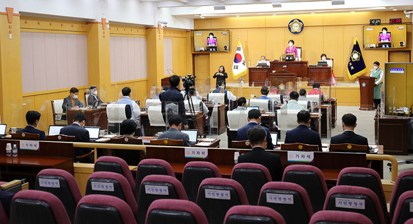 서산시의회는 14일 제1차 본회의를 열고 제266회 임시회를 개회했다.