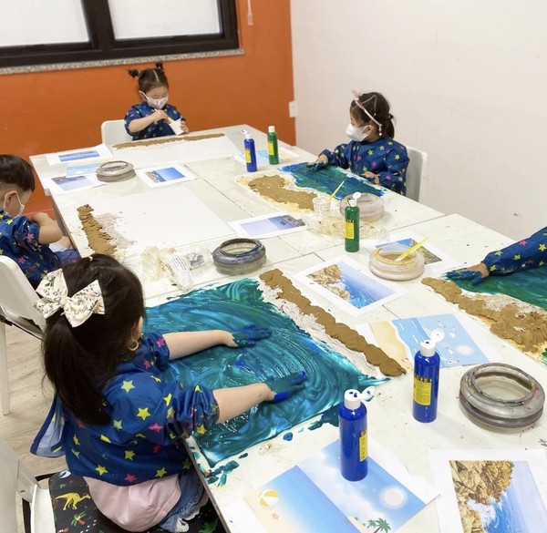 . 봉주르아트센터 미술학원 수업 모습