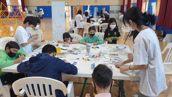 차동초등학교는 지난 4일 2022 수학축제 ‘참학력 수학 이끎학교 수학 H.E.R.B. 회복 프로젝트’를 실시했다.