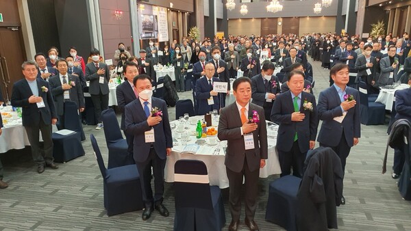 재경서산시향우회에서 지난 1일 서울 영등포구 공군회관에서 제49회 정기총회 및 송년의 밤 행사를 개최했다.