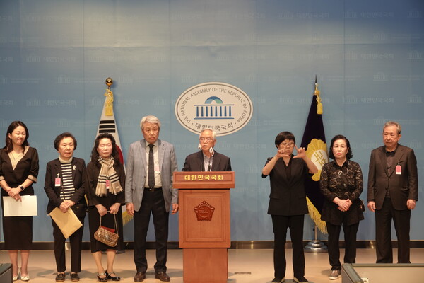  한국전쟁 전후 민간인희생자 서산유족회 정명호 회장이 '과거사법 재계정'을 촉구하고 있다. 