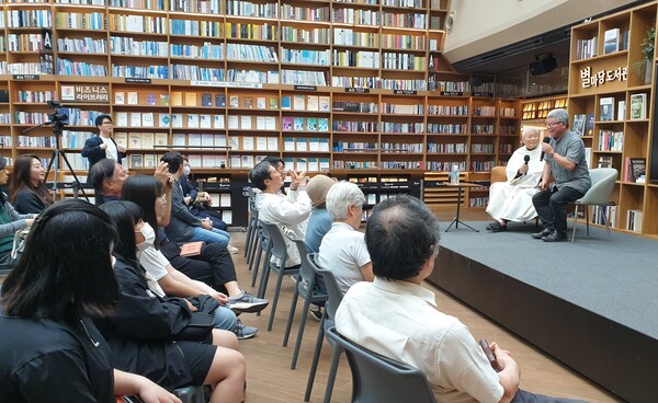대산중학교는 책으로 소통하는 문화 감성공간 탐방 ‘사맛디(ᄉᆞᄆᆞᆺ디) 독서캠프’를 운영했다.