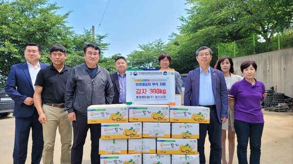 롯데케미칼(주) 대산공장은 3일 한국법무보호복지공단 충남지부에 재범방지를 위한 부식을 지원했다. 