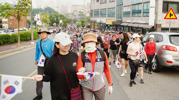 15일 서산시 문화회관 광장과 부춘산 일원에서 열린 제29회 서산시민 한마음 걷기대회 모습