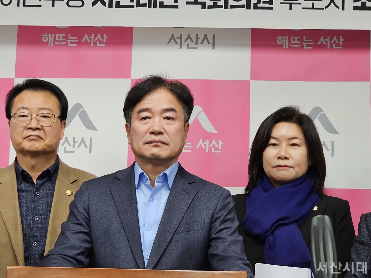 22대 국회의원선거 서산시·태안군 더불어민주당 조한기 후보는 6일 기자회견을 열고 공개토론을 제안했다.